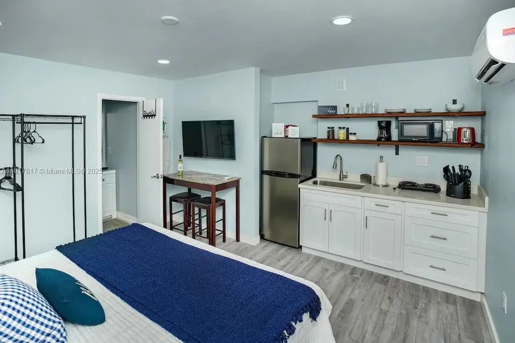 1647 NW 29th Avenue Miami FL 33125