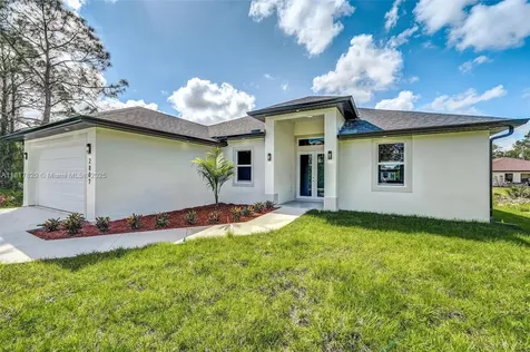 2807 40 Street W Lehigh Acres FL 33971