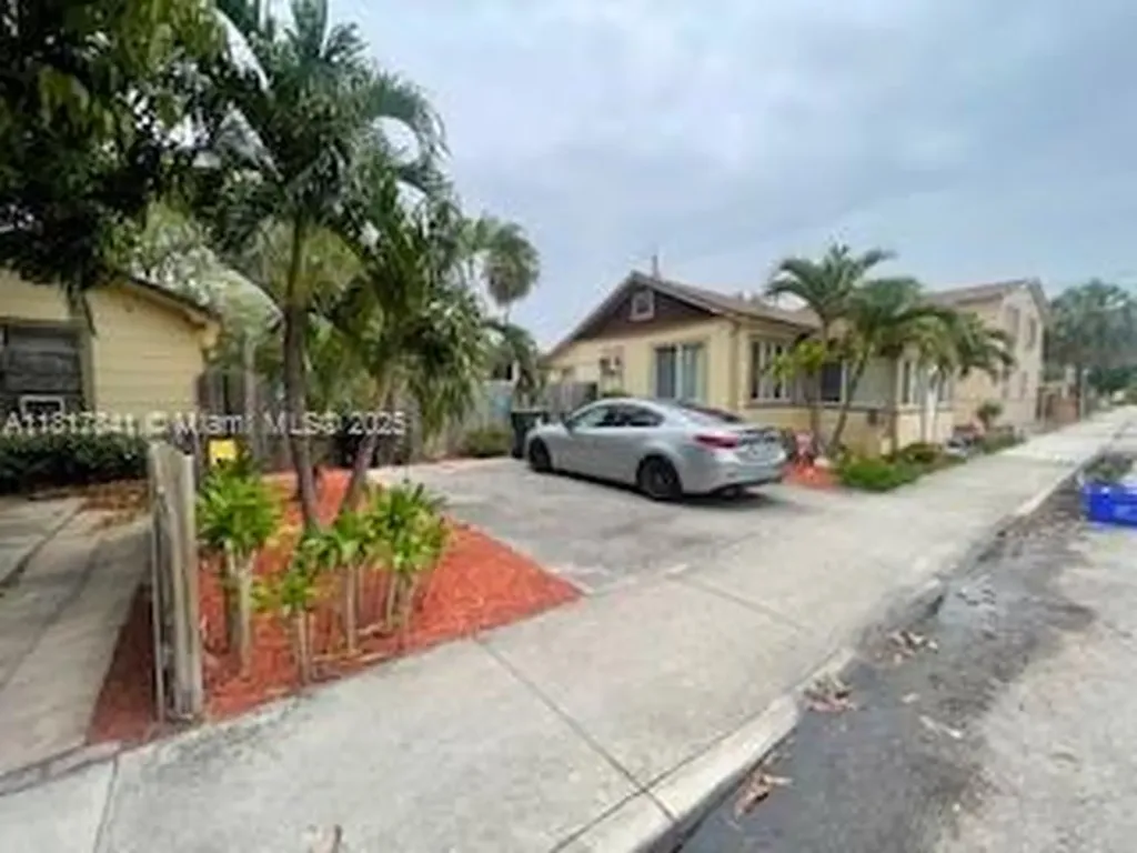 1416 N 2nd Avenue N Lake Worth FL 33460
