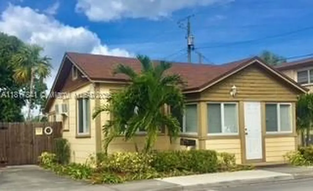 1416 N 2nd Avenue N Lake Worth FL 33460