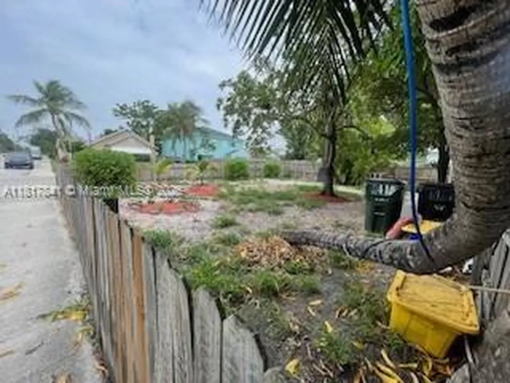 1416 N 2nd Avenue N Lake Worth FL 33460