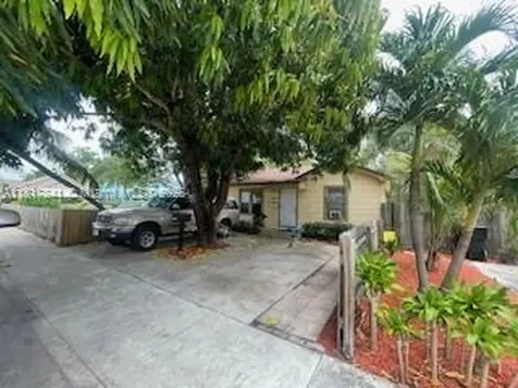 1416 N 2nd Avenue N Lake Worth FL 33460