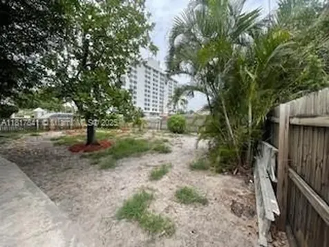 1416 N 2nd Avenue N Lake Worth FL 33460