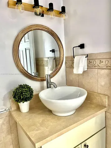 5601 Collins Avenue Miami Beach FL 33140
