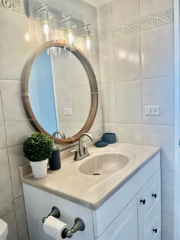 5601 Collins Avenue Miami Beach FL 33140