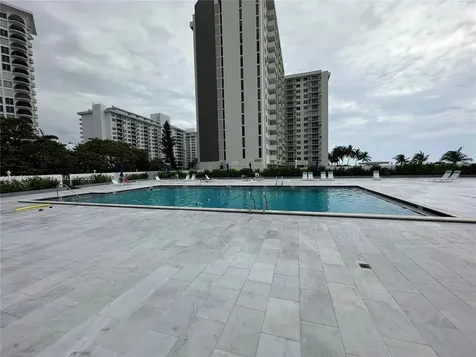 5601 Collins Avenue Miami Beach FL 33140