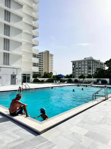 5601 Collins Avenue Miami Beach FL 33140