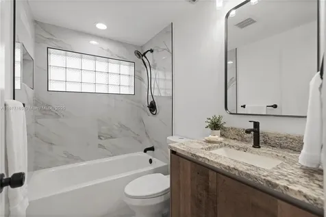 477 Spinnaker Weston FL 33326