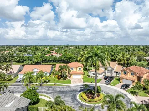 477 Spinnaker Weston FL 33326