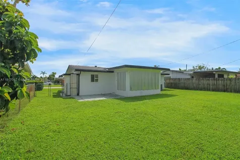 1160 NW 79th Terrace Pembroke Pines FL 33024