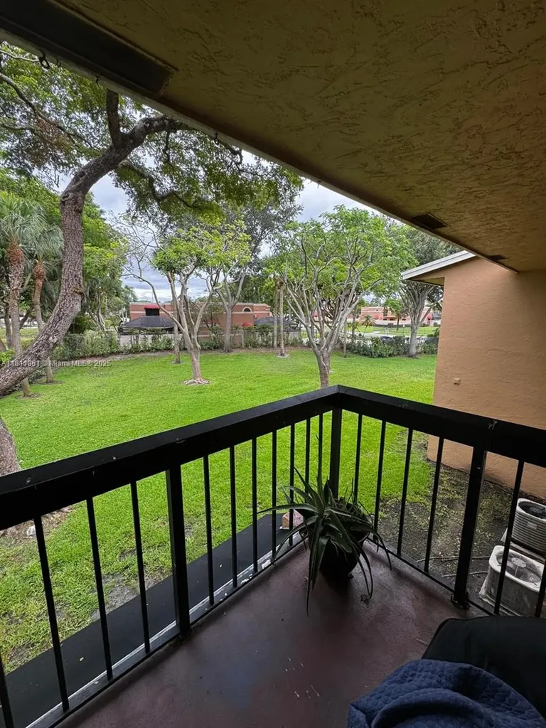 6023 10th Avenue N Green Acres FL 33463