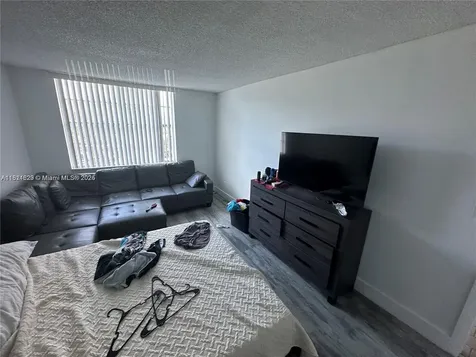 486 NW 165th Street Road Miami FL 33169