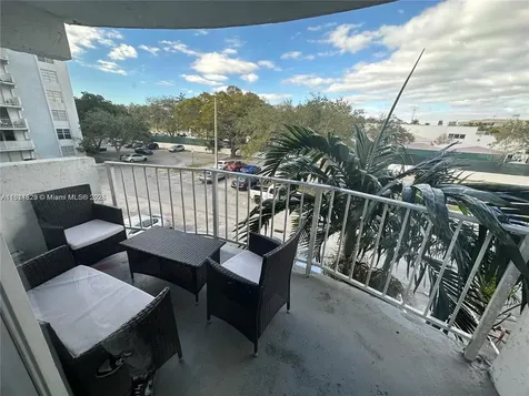 486 NW 165th Street Road Miami FL 33169