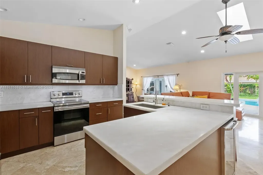 875 NW 108th Lane Coral Springs FL 33071