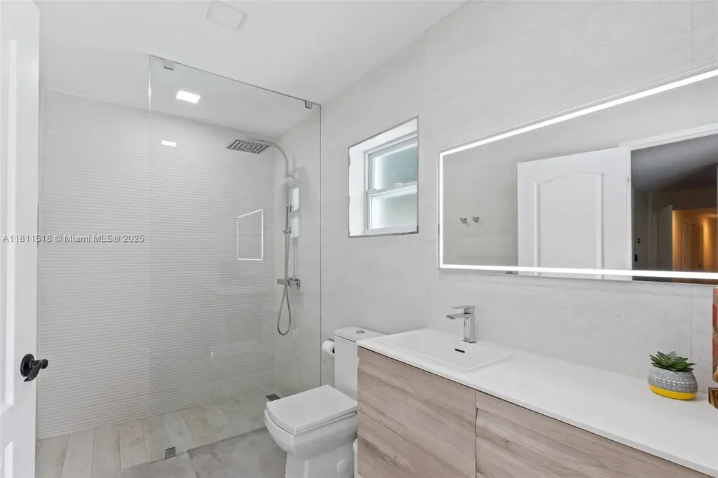 875 NW 108th Lane Coral Springs FL 33071