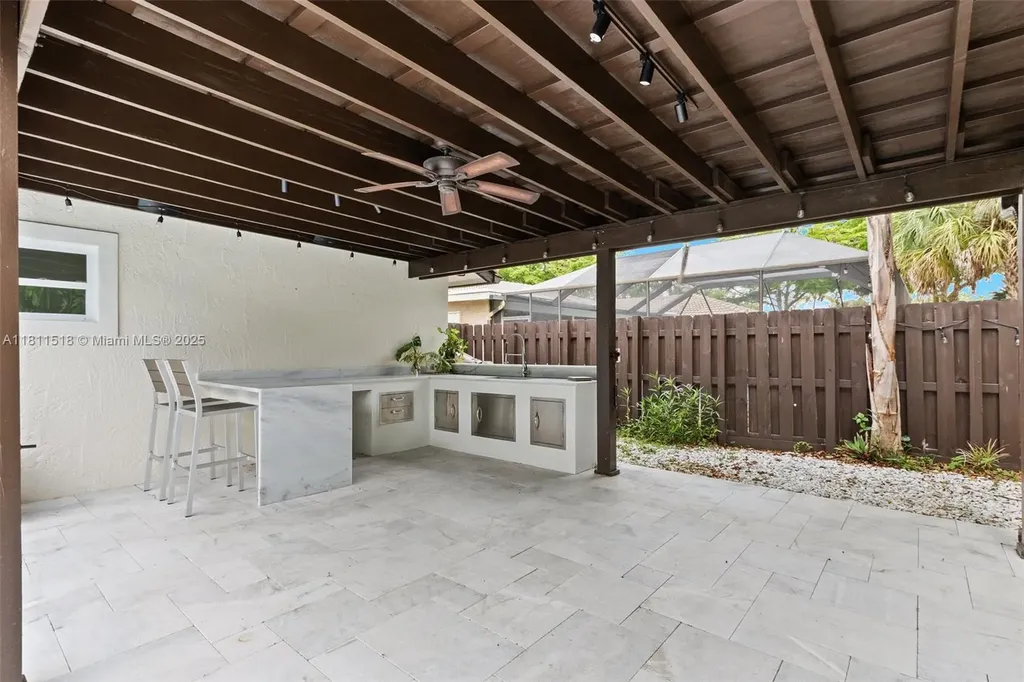 875 NW 108th Lane Coral Springs FL 33071