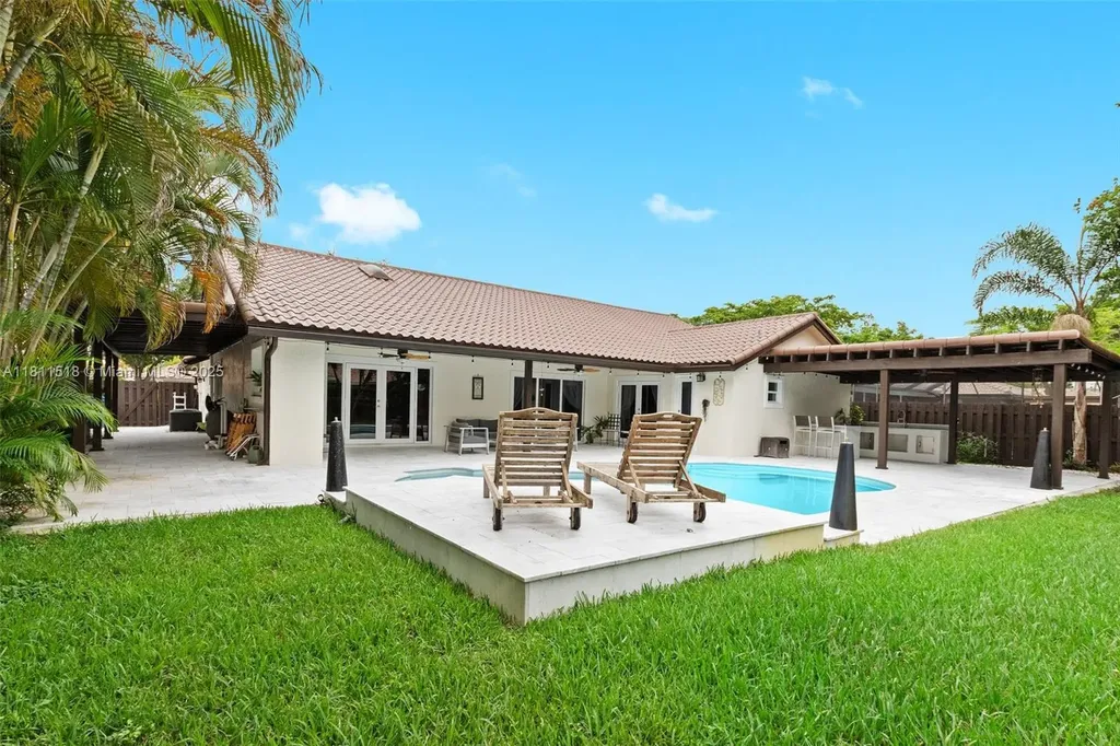 875 NW 108th Lane Coral Springs FL 33071