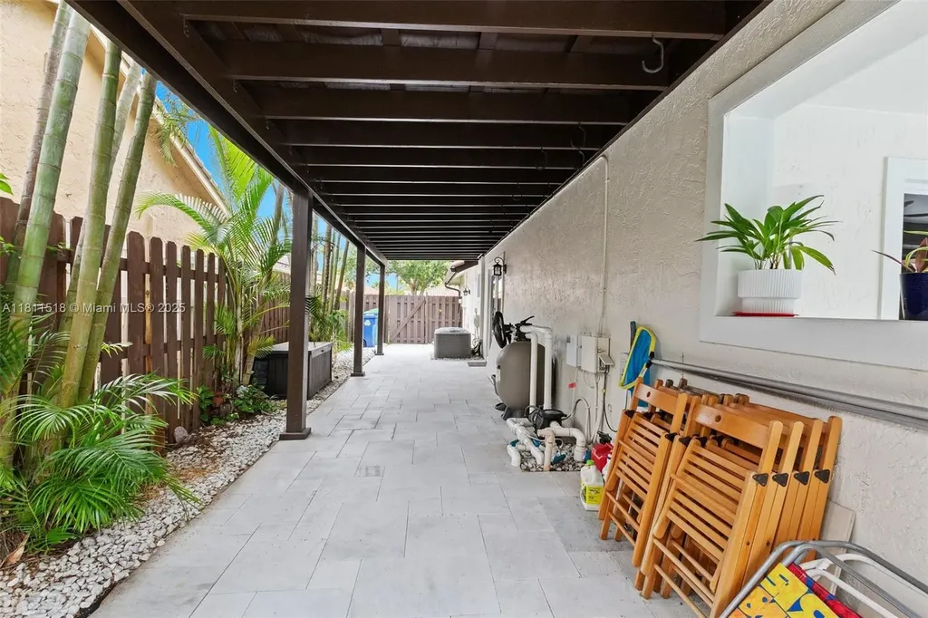 875 NW 108th Lane Coral Springs FL 33071