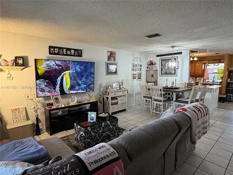 10428 NW 3rd Street Pembroke Pines FL 33026