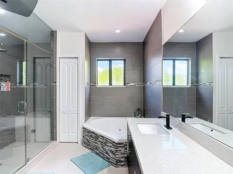 21241 SW 88th Place Cutler Bay FL 33189