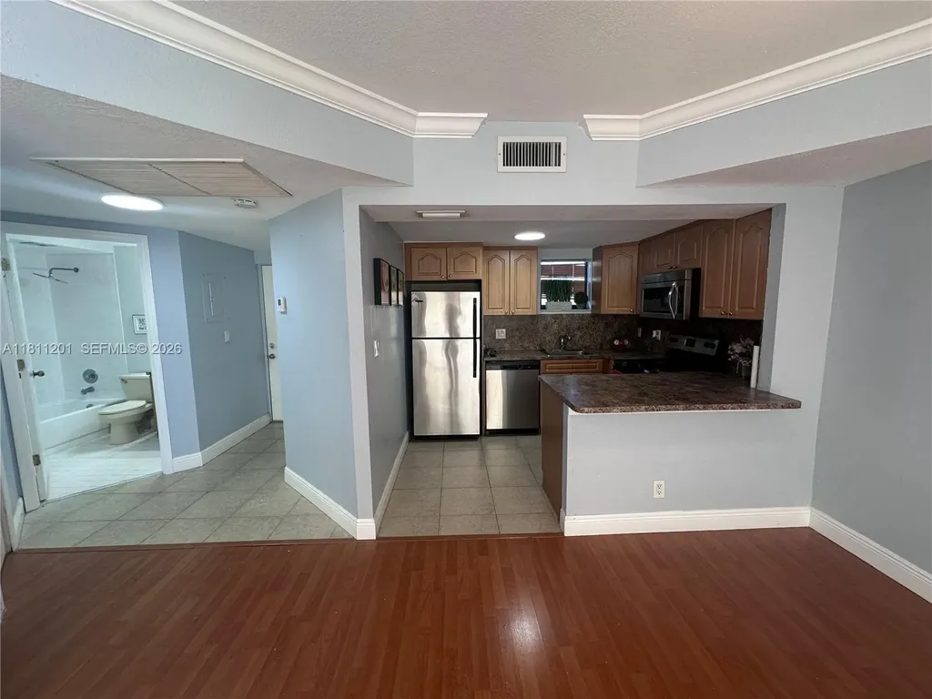 8290 Lake Drive Doral FL 33166
