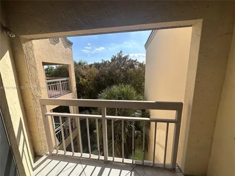 8290 Lake Drive Doral FL 33166