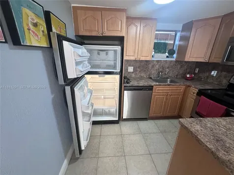 8290 Lake Drive Doral FL 33166