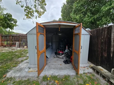 2815 NW 96th Street Miami FL 33147