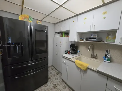 2815 NW 96th Street Miami FL 33147