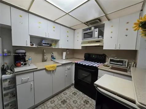 2815 NW 96th Street Miami FL 33147