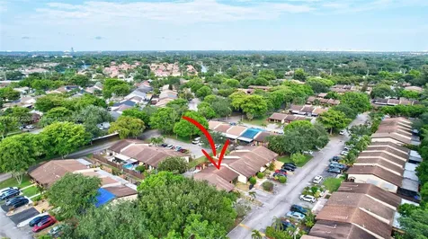 2001 Seagrape Avenue Pembroke Pines FL 33026