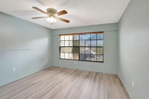 2001 Seagrape Avenue Pembroke Pines FL 33026