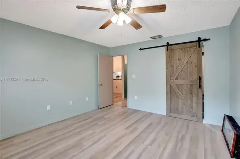 2001 Seagrape Avenue Pembroke Pines FL 33026