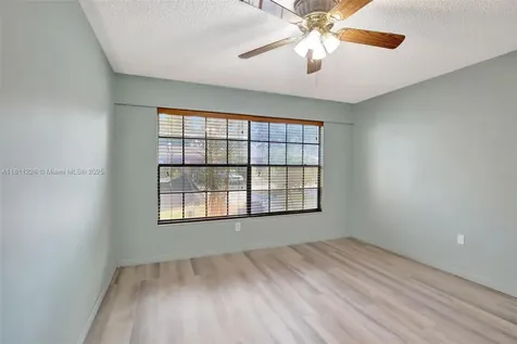 2001 Seagrape Avenue Pembroke Pines FL 33026