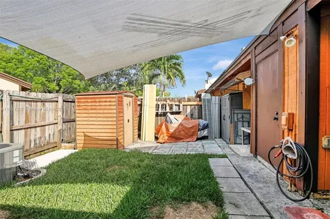 2001 Seagrape Avenue Pembroke Pines FL 33026