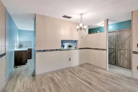 2001 Seagrape Avenue Pembroke Pines FL 33026