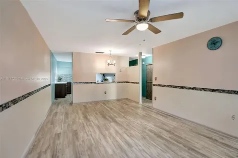 2001 Seagrape Avenue Pembroke Pines FL 33026