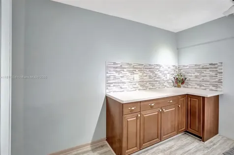 2001 Seagrape Avenue Pembroke Pines FL 33026