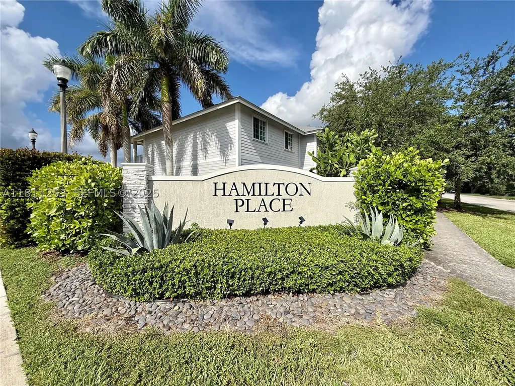 907 SE 17th Court Homestead FL 33034