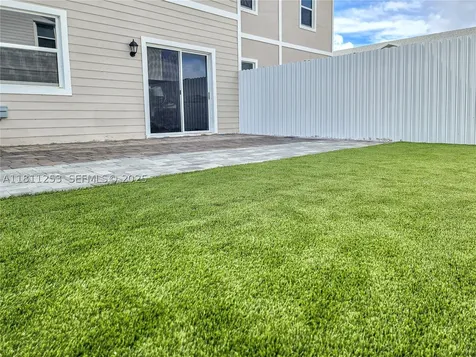 907 SE 17th Court Homestead FL 33034