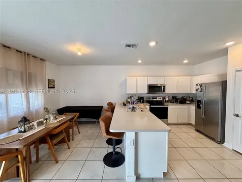 907 SE 17th Court Homestead FL 33034