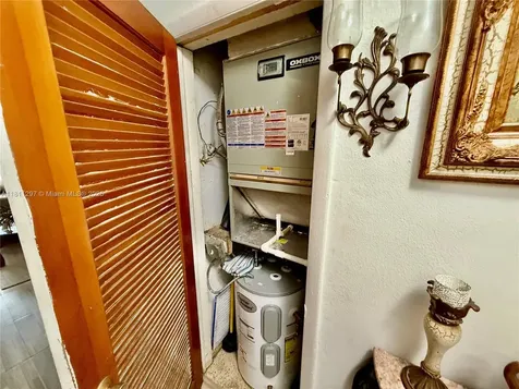 1060 NW 24th Street Miami FL 33127