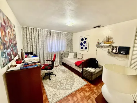 1060 NW 24th Street Miami FL 33127