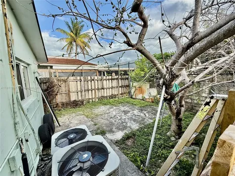 1060 NW 24th Street Miami FL 33127