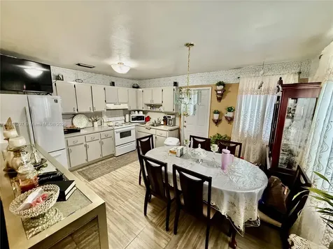 1060 NW 24th Street Miami FL 33127