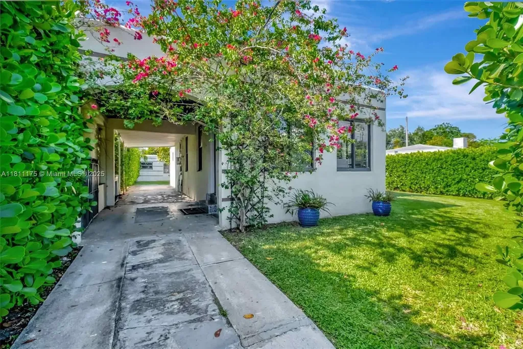 2763 NW 3rd Street Miami FL 33125