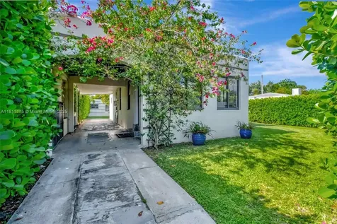 2763 NW 3rd Street Miami FL 33125