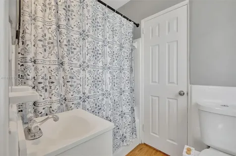 2763 NW 3rd Street Miami FL 33125