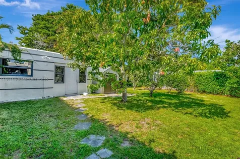 2763 NW 3rd Street Miami FL 33125