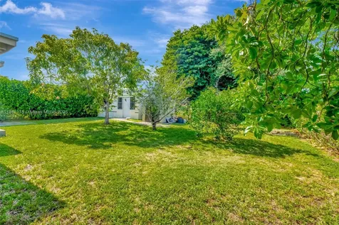 2763 NW 3rd Street Miami FL 33125